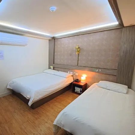 Friendly Dh Naissance Hotel By Mindrum Group